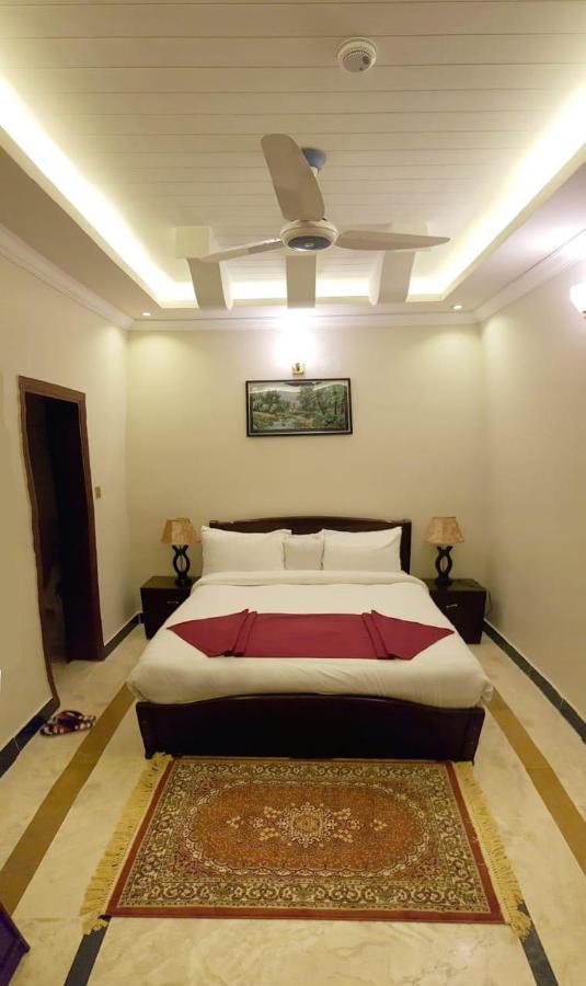 Hotel Triple One Abbottabad Exteriér fotografie
