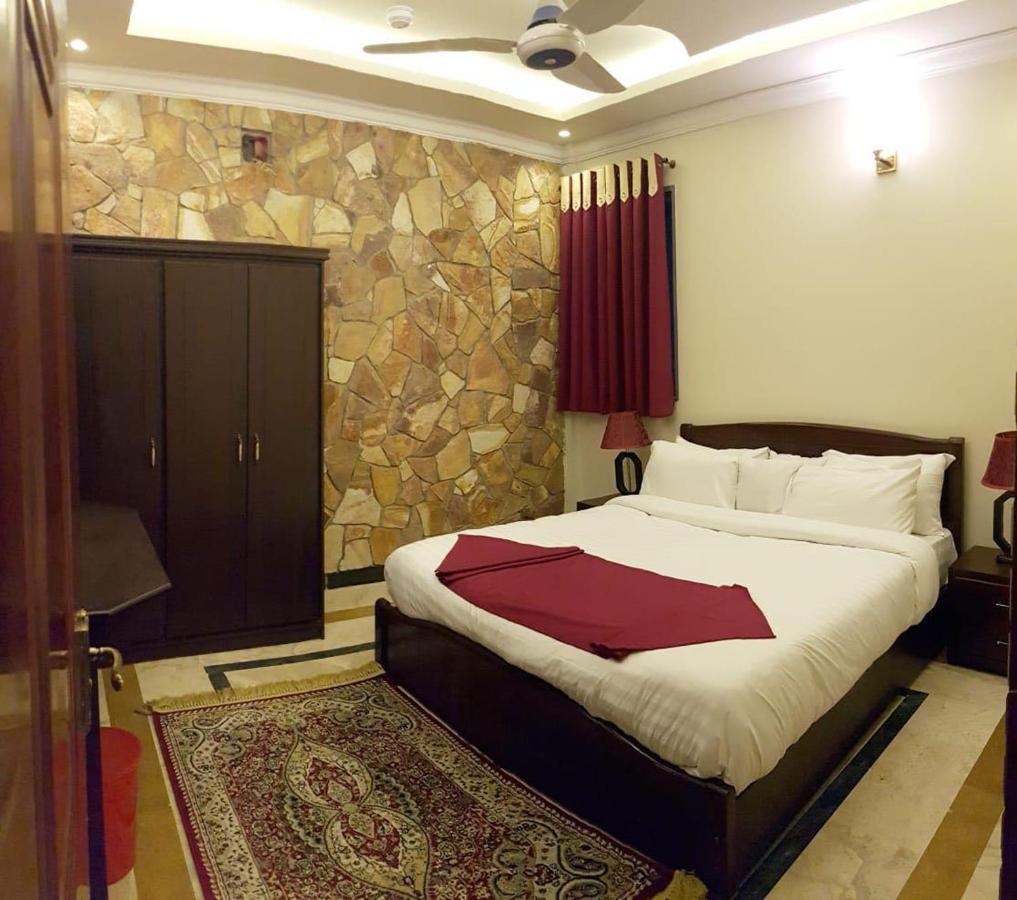 Hotel Triple One Abbottabad Exteriér fotografie