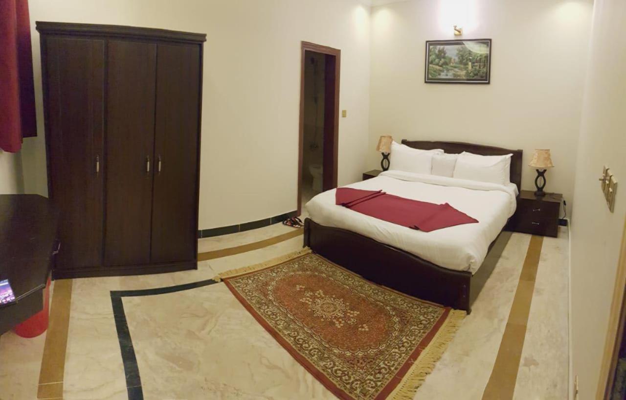 Hotel Triple One Abbottabad Exteriér fotografie